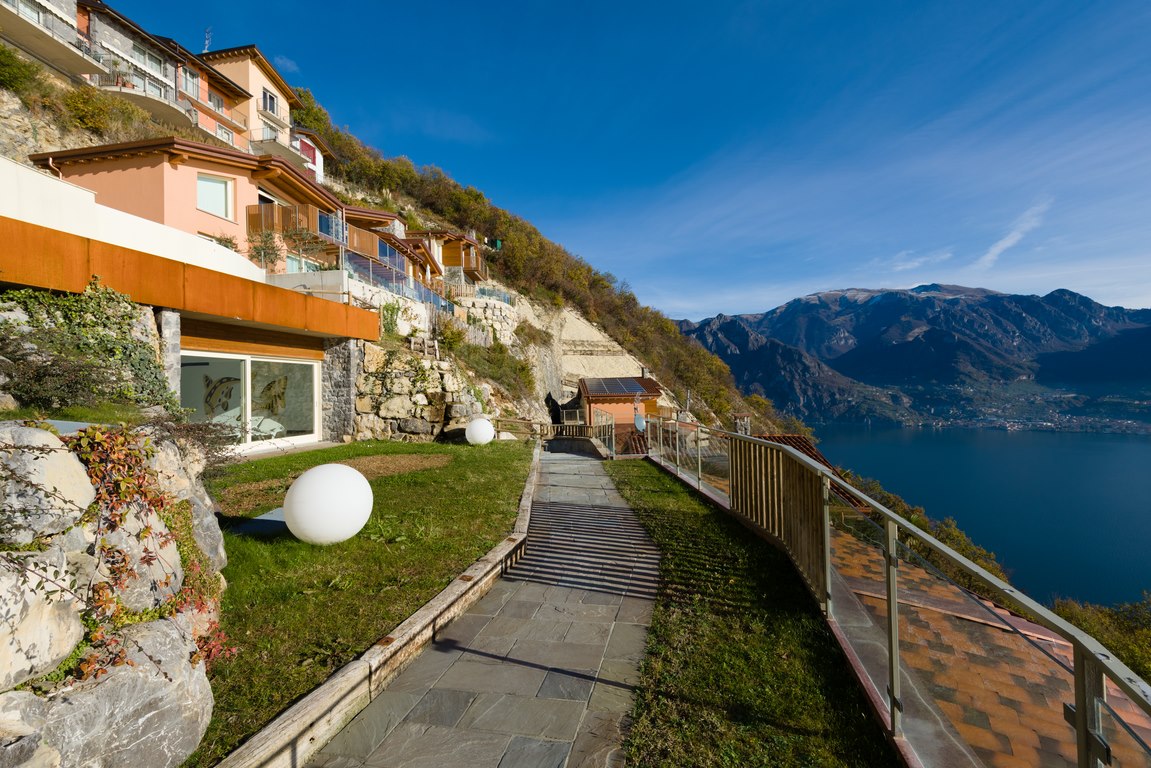 Anfiteatro Residential complex on lake Iseo Avrai Leisure
